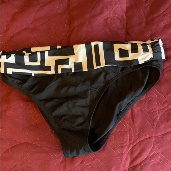 Gorgeous La Blanca set - bandeau style bikini & cover up - Picture 3 of 7